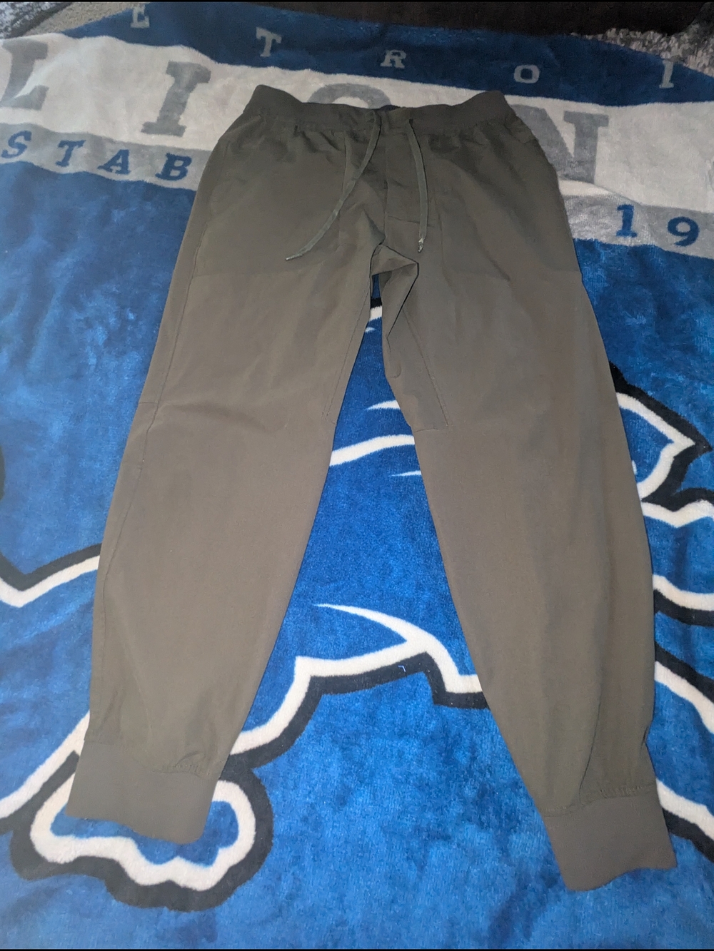 lululemon athletica Men's Olive Jogger Pants